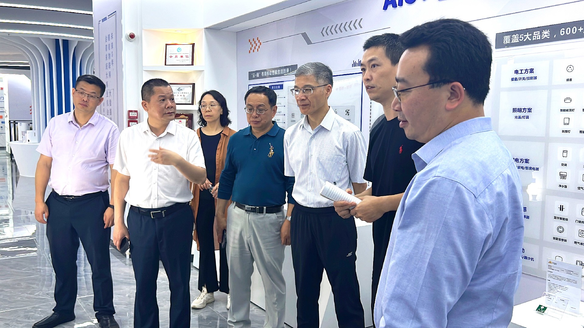 重慶工商大學校領導一行蒞臨眾能參觀訪問